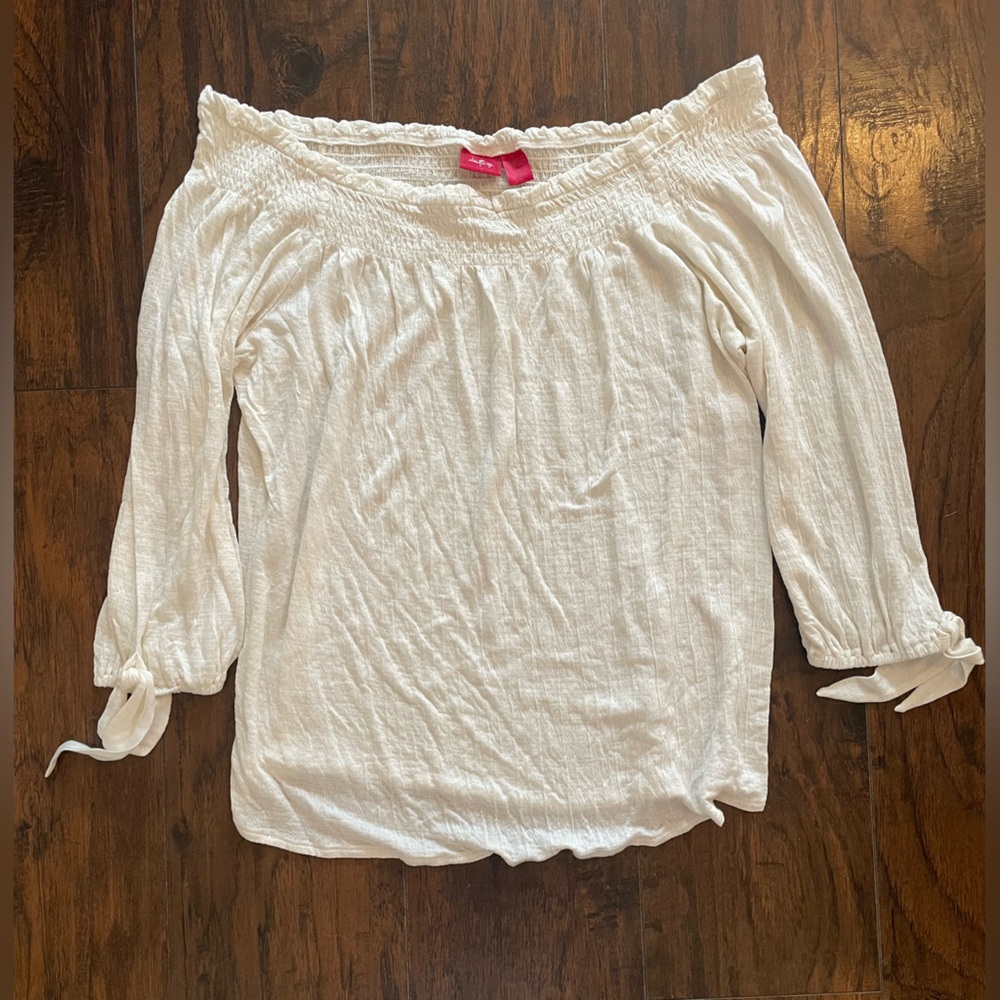 Daytrip off the shoulder top in White or Off White size XL